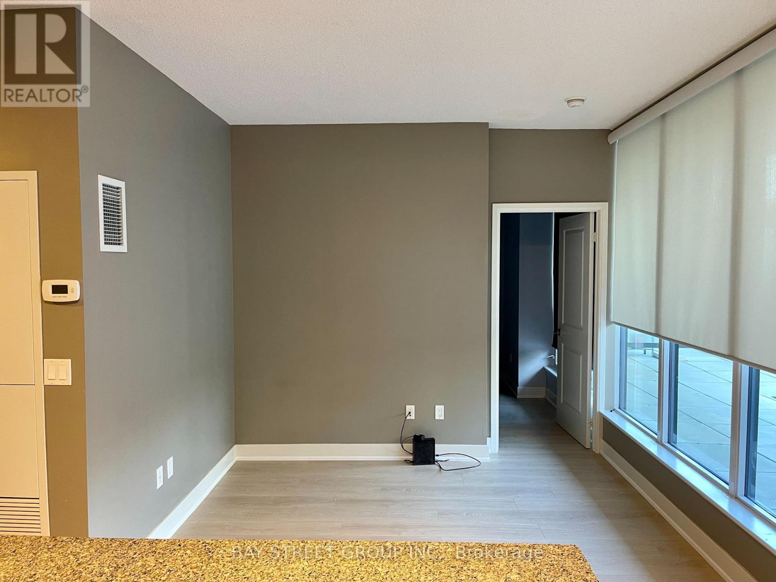 215 - 88 Sheppard Avenue E, Toronto, Ontario  M2N 0G9 - Photo 5 - C12878990