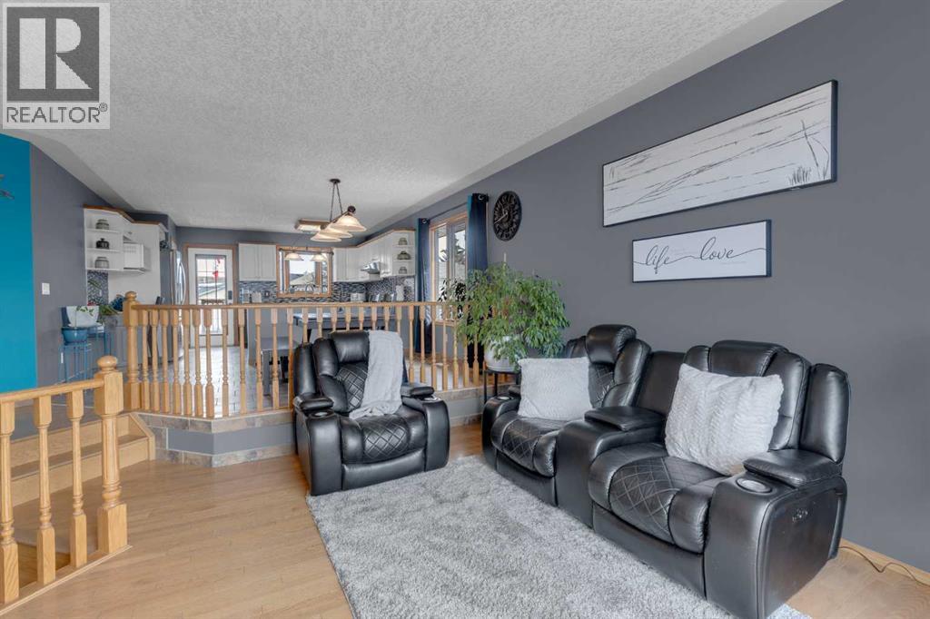 108 West Terrace Bay, Cochrane, Alberta  T4C 1R7 - Photo 7 - A2284491