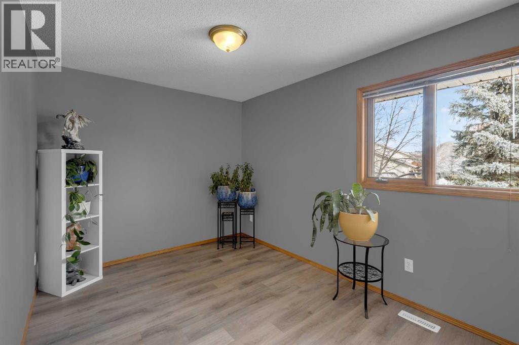 108 West Terrace Bay, Cochrane, Alberta  T4C 1R7 - Photo 14 - A2284491