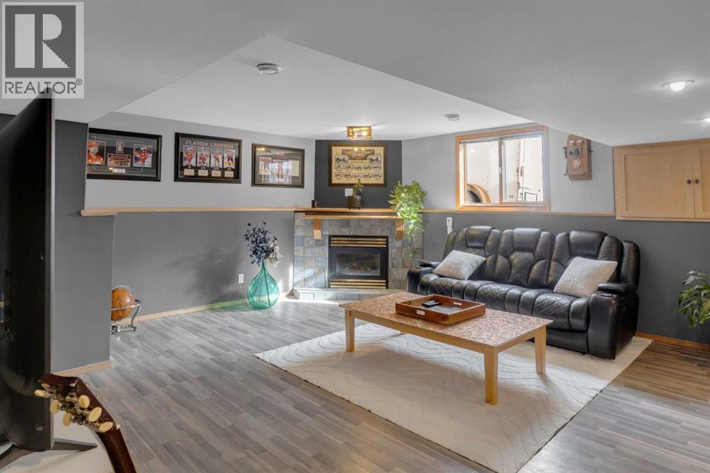 108 West Terrace Bay, Cochrane, Alberta  T4C 1R7 - Photo 19 - A2284491