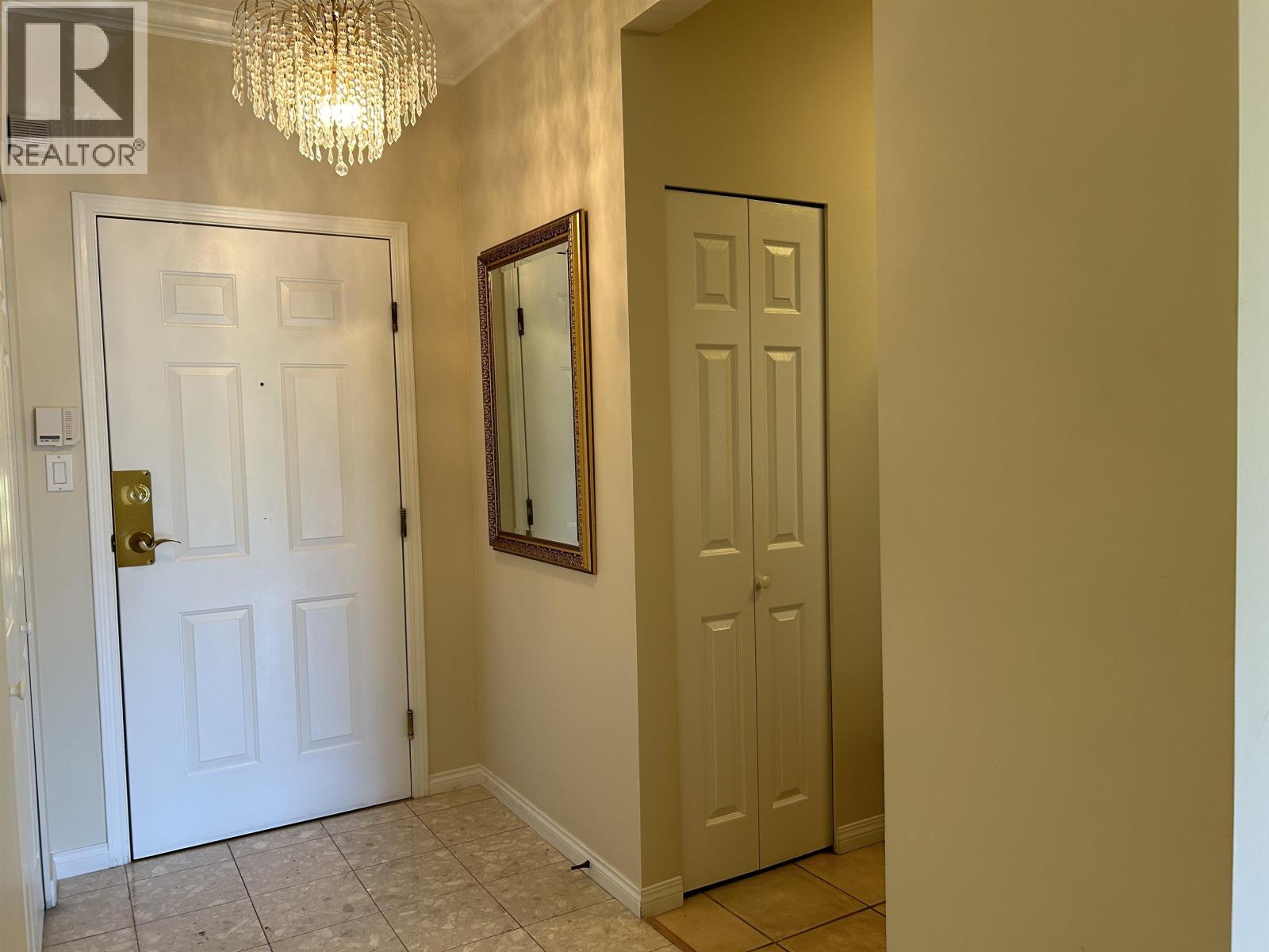 225 3098 Guildford Way, Coquitlam, British Columbia  V3B 7W8 - Photo 4 - R3098062