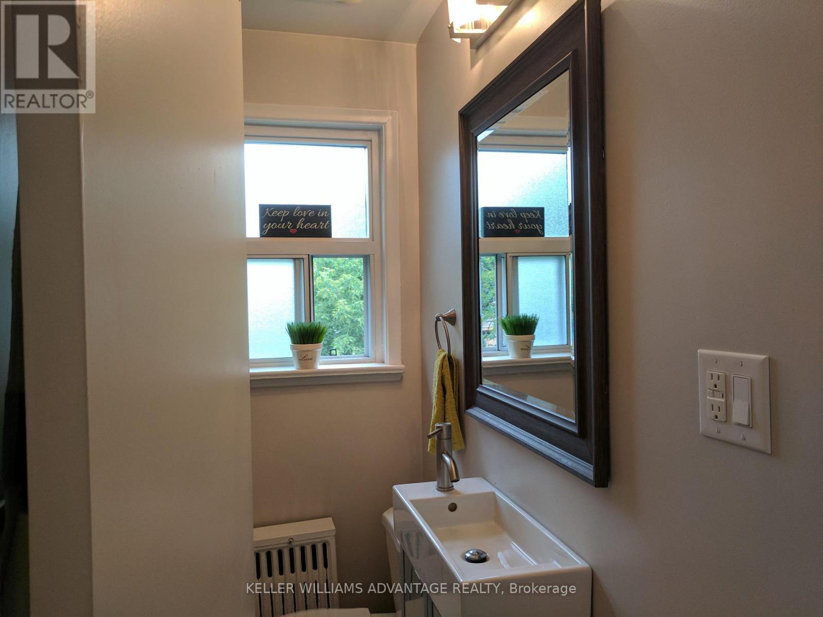 3rd Flr - 31 Glenside Avenue, Toronto, Ontario  M4L 2T6 - Photo 7 - E12876232