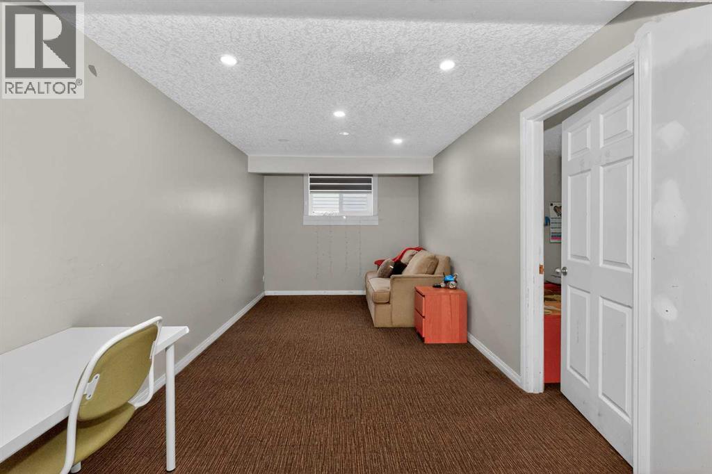 246 Saddlebrook Way Ne, Calgary, Alberta  T3J 0B4 - Photo 35 - A2291830