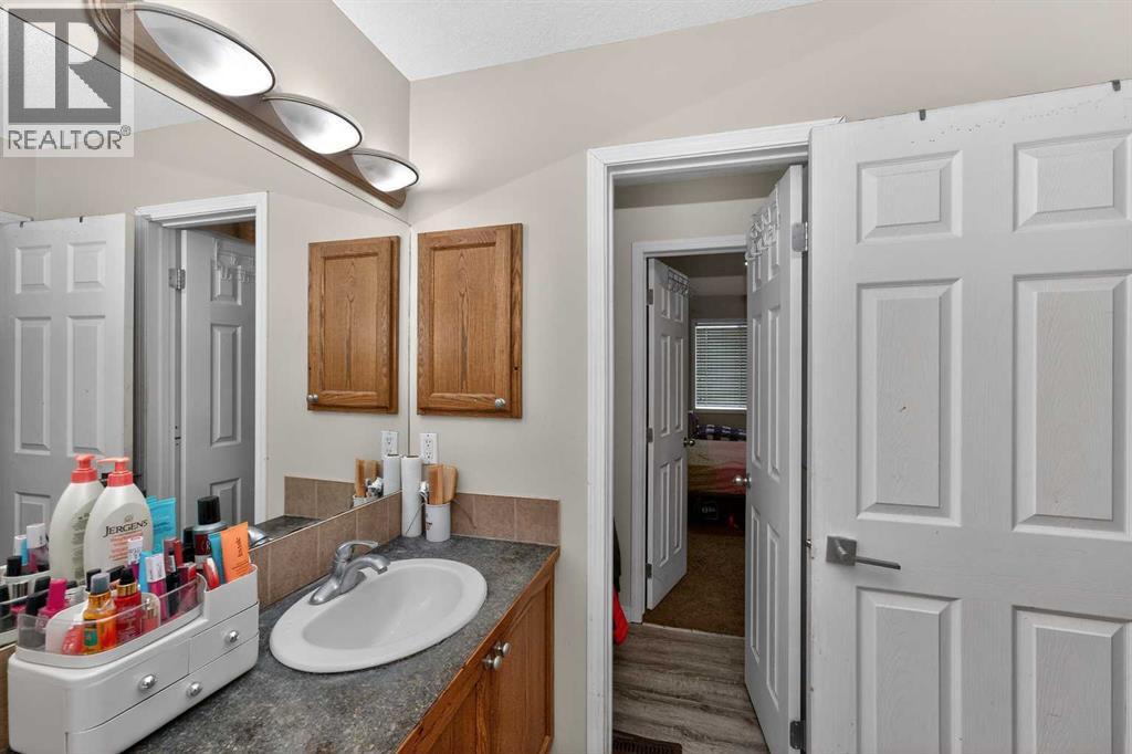 246 Saddlebrook Way Ne, Calgary, Alberta  T3J 0B4 - Photo 27 - A2291830