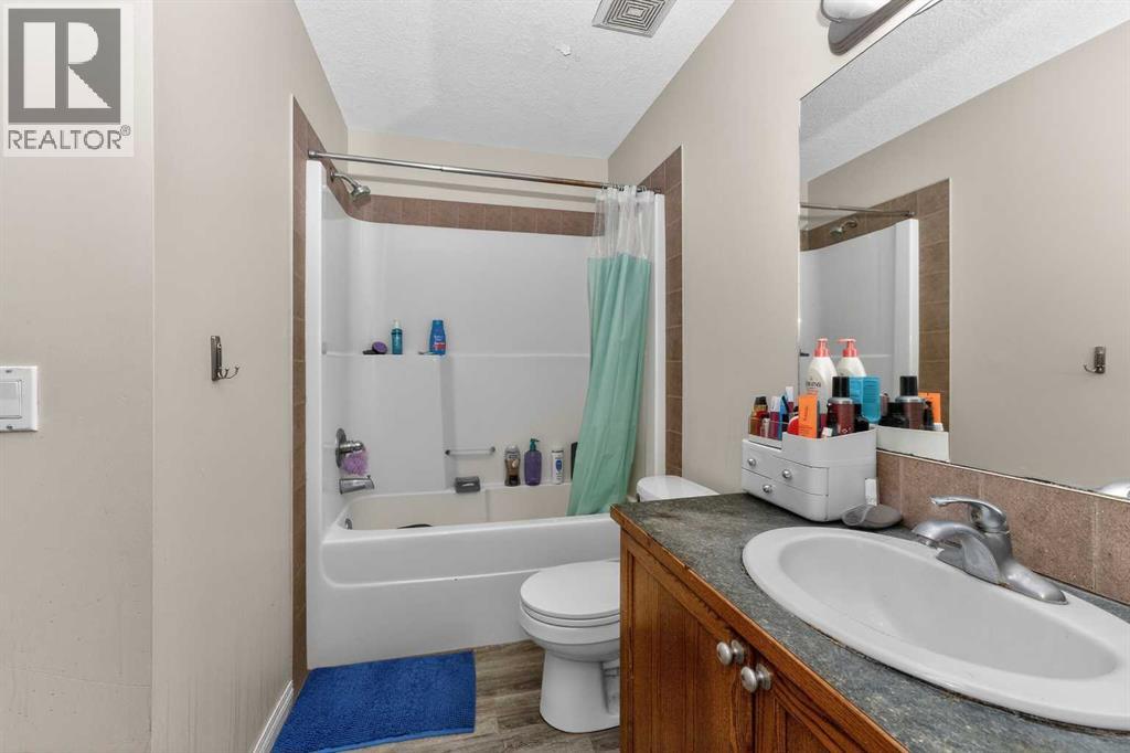 246 Saddlebrook Way Ne, Calgary, Alberta  T3J 0B4 - Photo 26 - A2291830