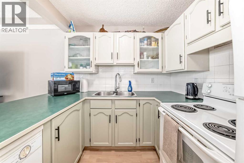 144 Country Hills Villas Nw, Calgary, Alberta  T3K 4S8 - Photo 5 - A2293155