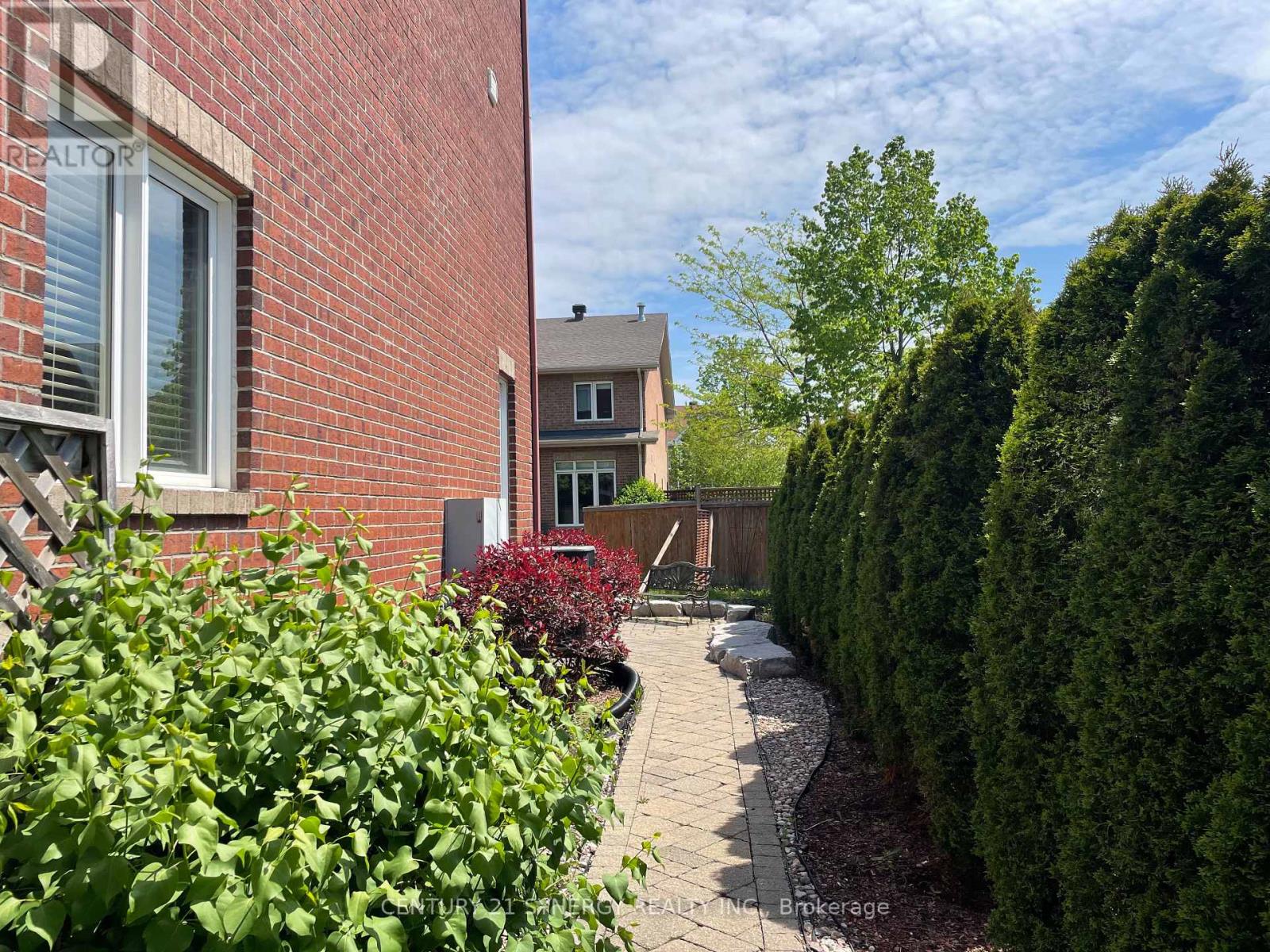 240 Freedom Private, Ottawa, Ontario  K1G 6W3 - Photo 3 - X12879014