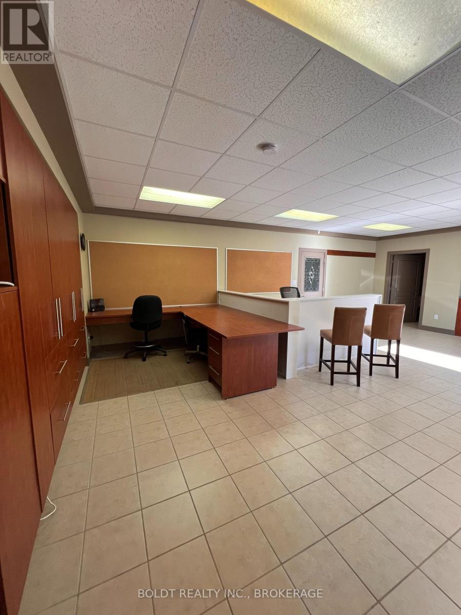 Unit B - 766 York Road, Niagara-On-The-Lake, Ontario  L0S 1J0 - Photo 9 - X12879016