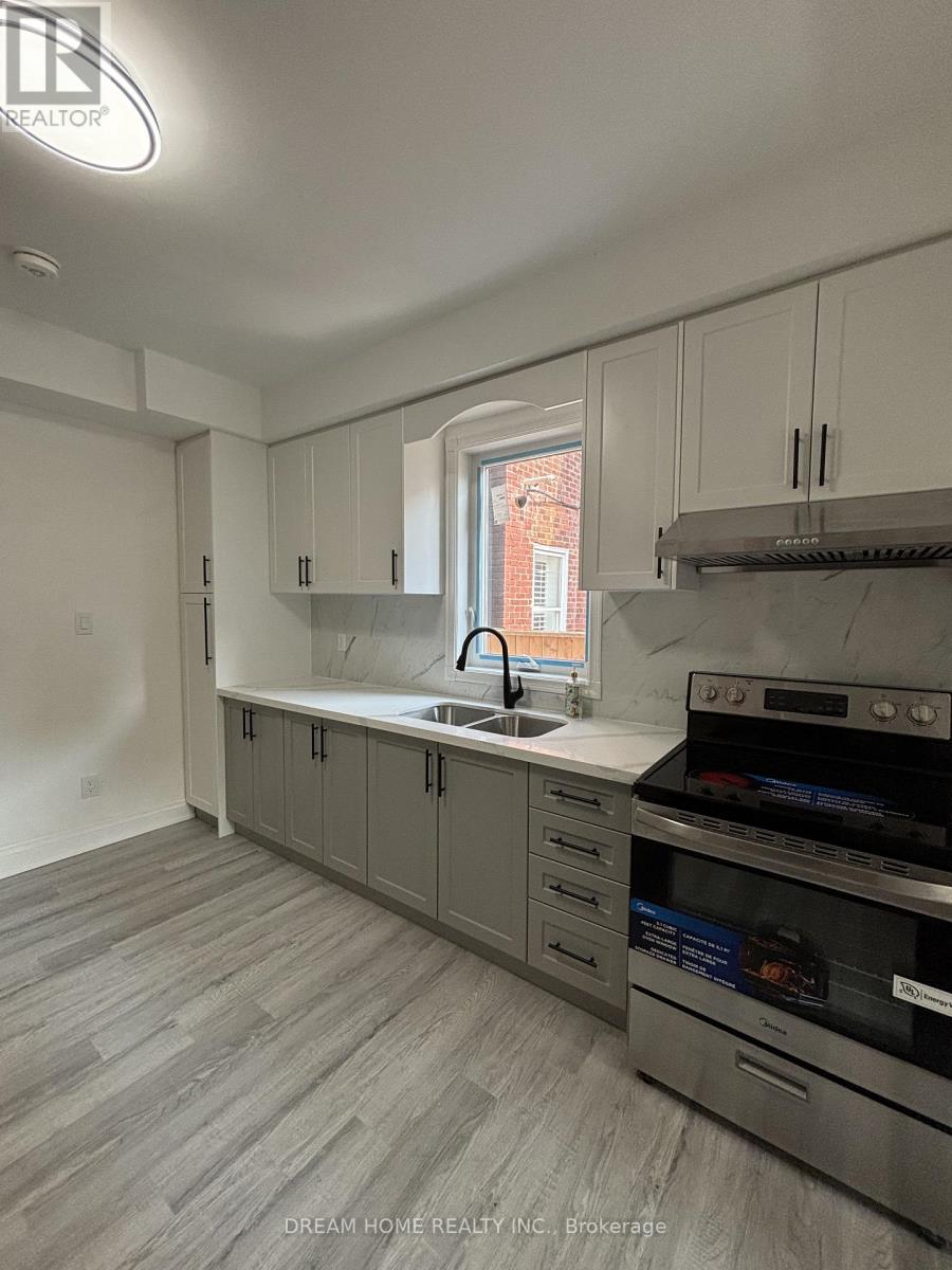 201 - 262 Clinton Street, Toronto, Ontario  M6G 2Y6 - Photo 2 - C12879018