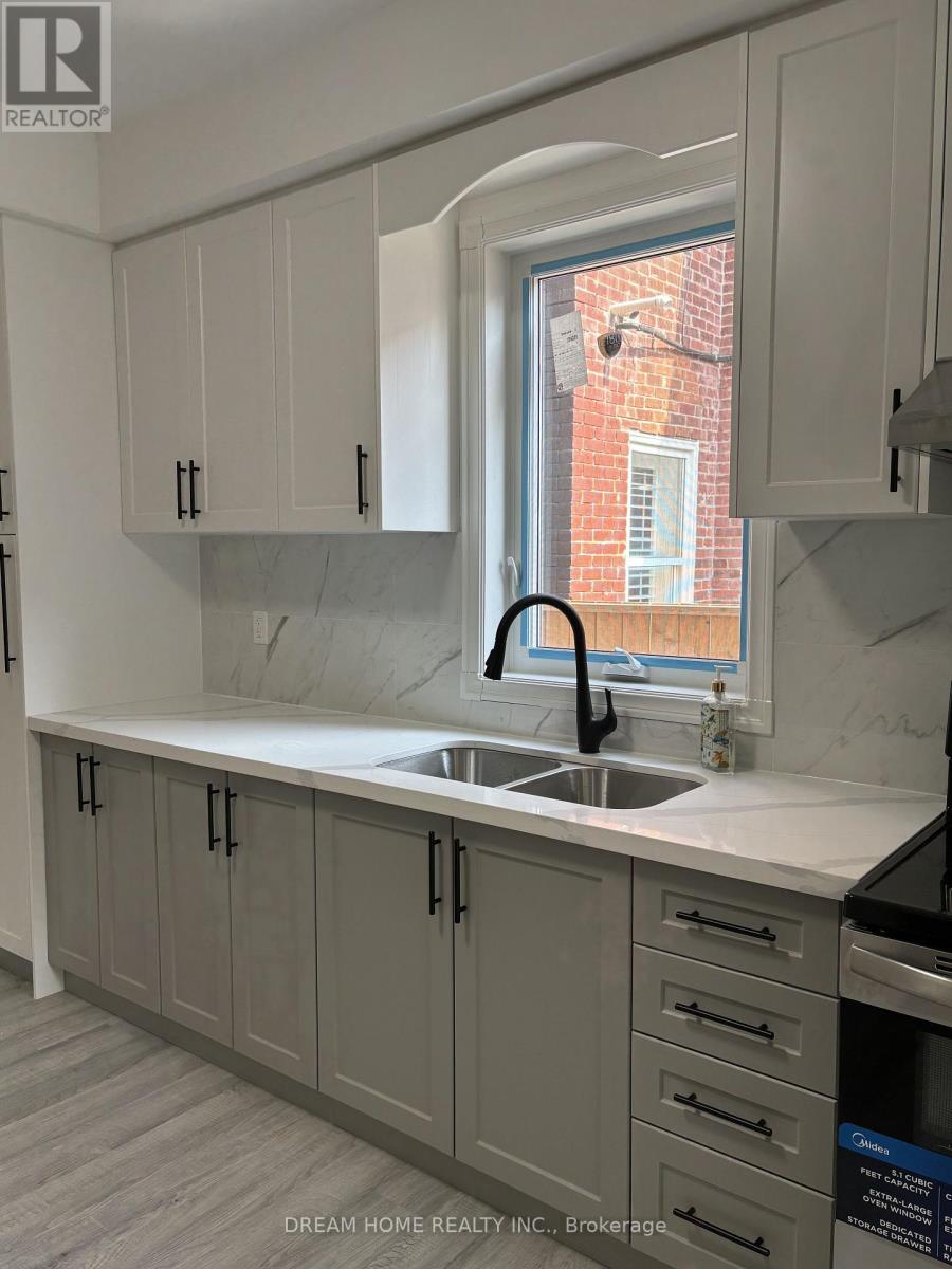 201 - 262 Clinton Street, Toronto, Ontario  M6G 2Y6 - Photo 3 - C12879018