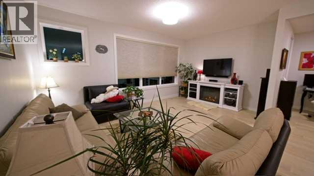 819 Shawnee Terrace Sw, Calgary, Alberta  T2Y 0T4 - Photo 11 - A2279331