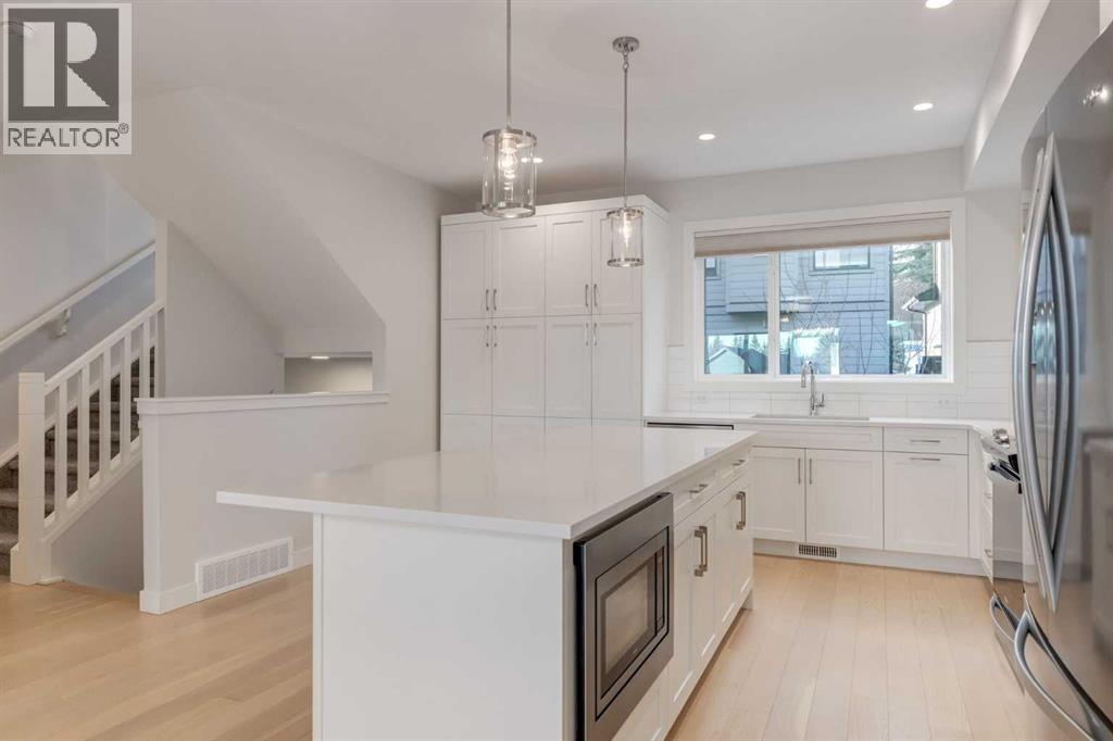 819 Shawnee Terrace Sw, Calgary, Alberta  T2Y 0T4 - Photo 4 - A2279331