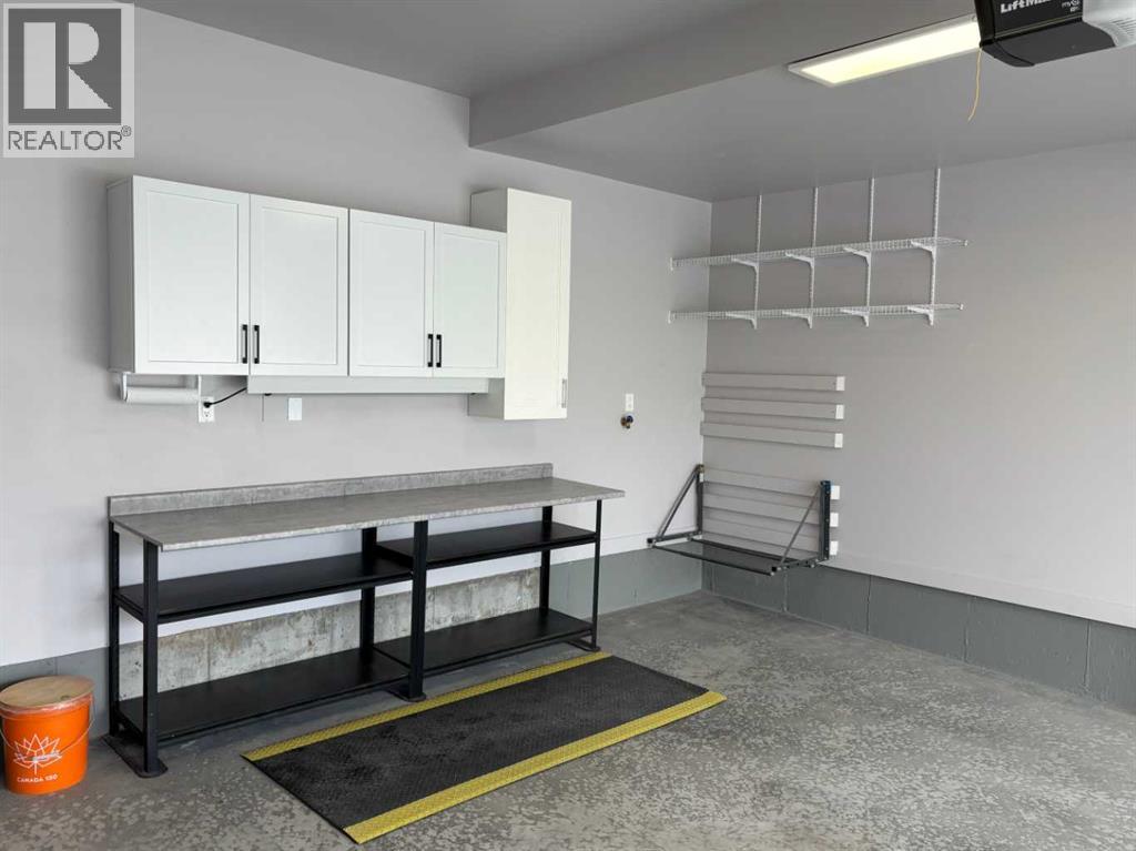 819 Shawnee Terrace Sw, Calgary, Alberta  T2Y 0T4 - Photo 33 - A2279331