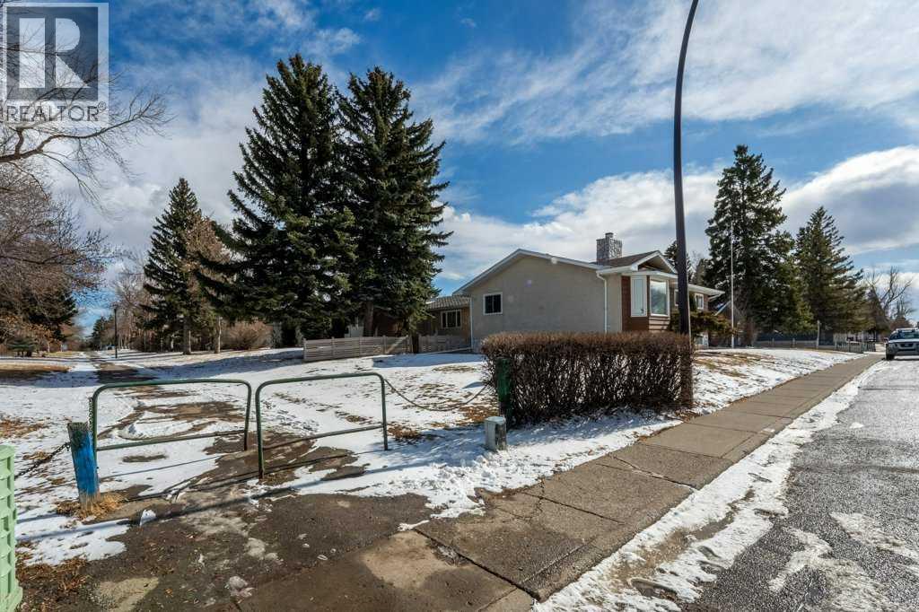 3204 33 Street Se, Calgary, Alberta  T2B 0V4 - Photo 3 - A2293157