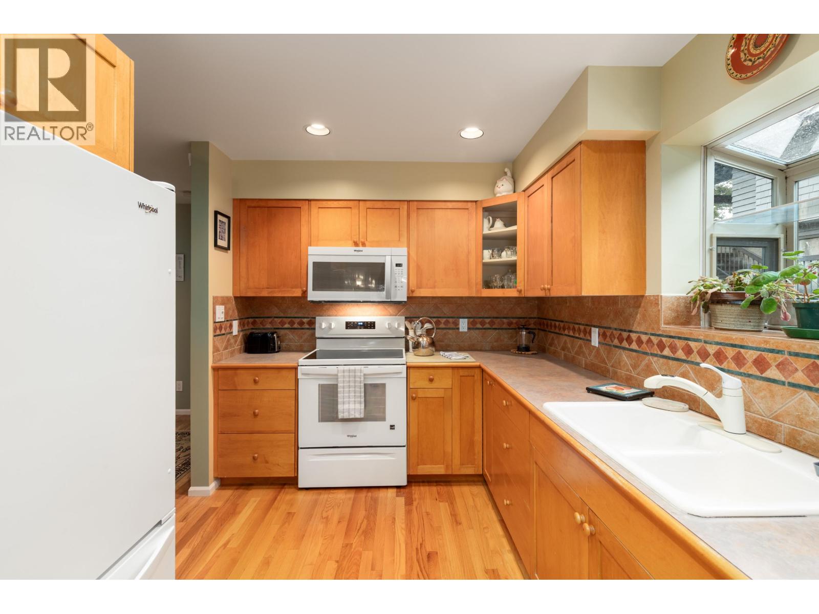 2813 Clifftop Lane, Whistler, British Columbia  V8E 0A8 - Photo 8 - R3099418