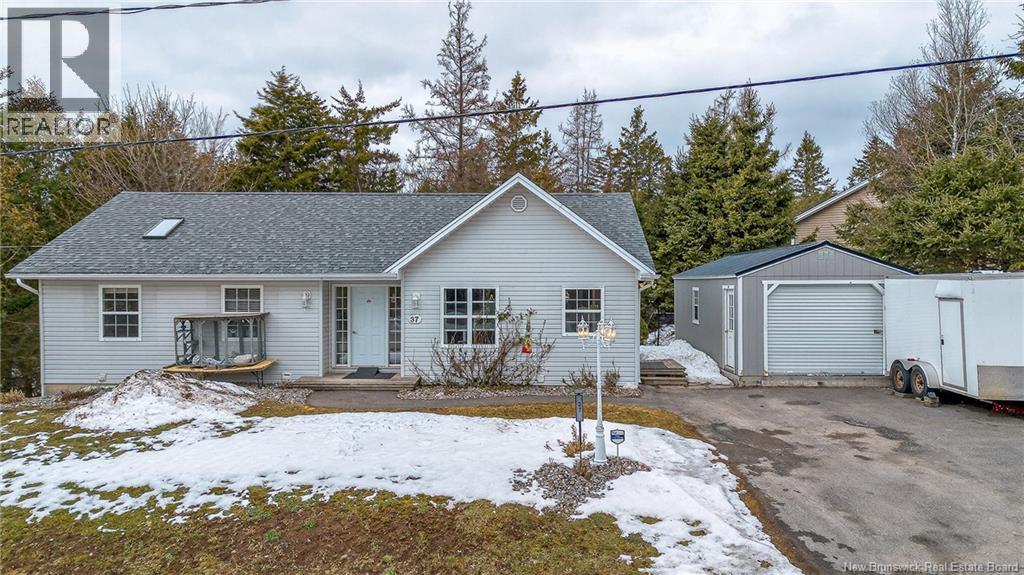 37 Hilltop, Hampton, New Brunswick  E5N 5P1 - Photo 1 - NB134965