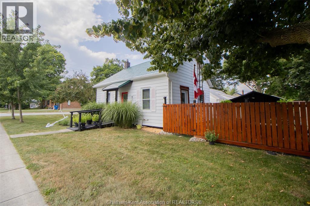 130 Elizabeth Street, Thamesville, Ontario  N0P 2K0 - Photo 2 - 26005196