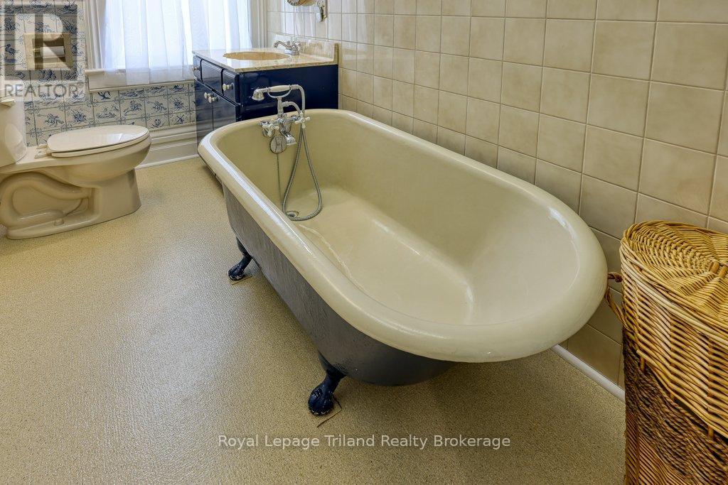 94 Rolph Street, Tillsonburg, Ontario  N4G 3Y4 - Photo 35 - X12879076