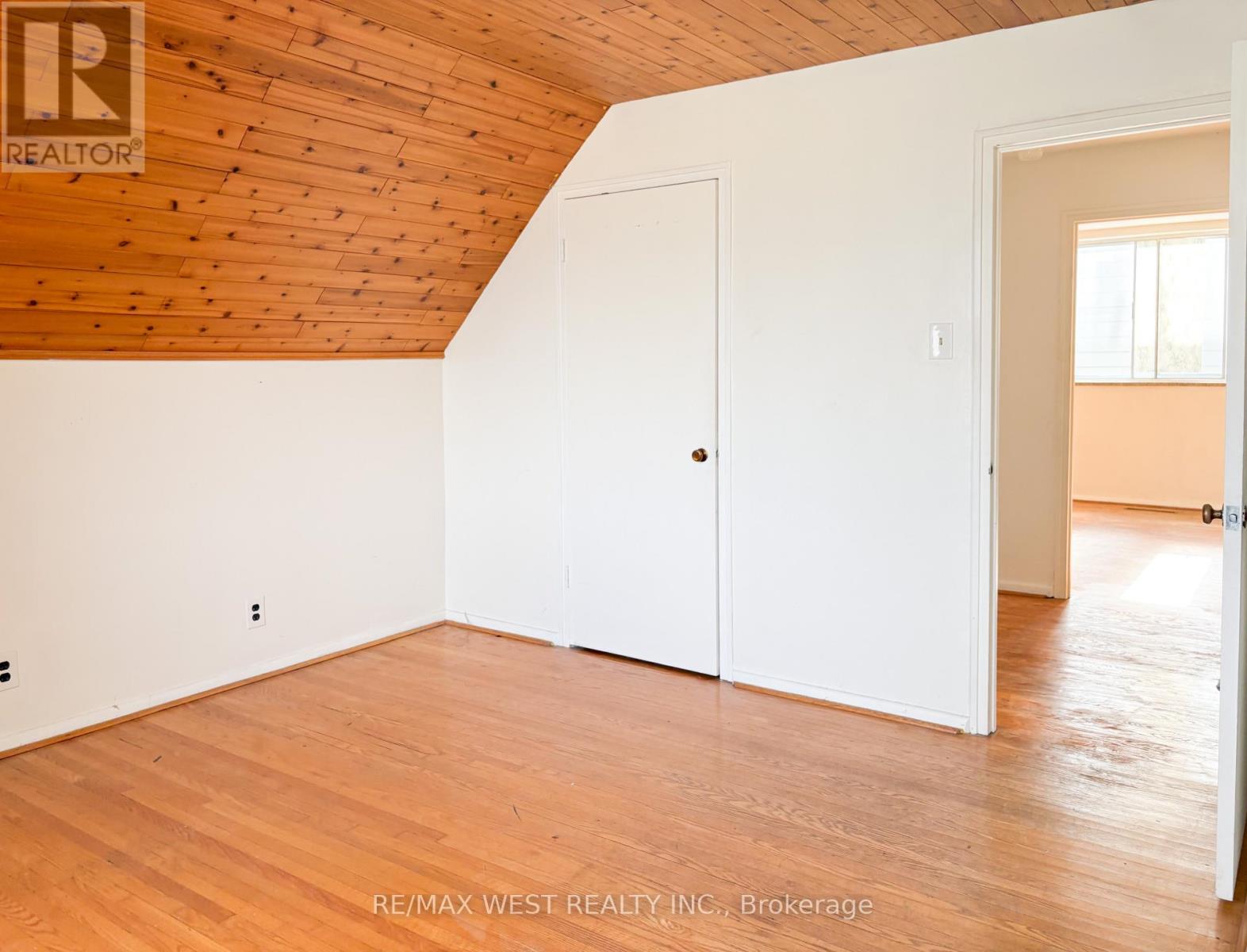 32 Broadleaf Road, Toronto, Ontario  M3B 1C2 - Photo 14 - C12681604