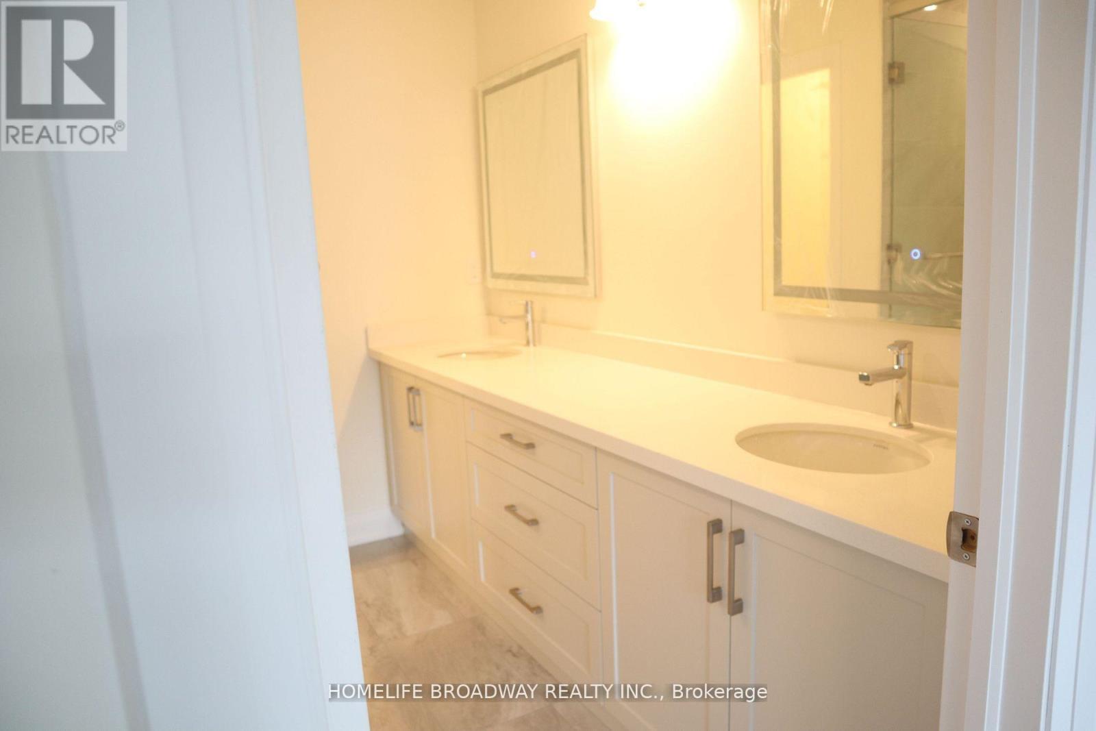 40 Clippers Crescent, Whitchurch-Stouffville, Ontario  L4A 4X7 - Photo 11 - N12857542