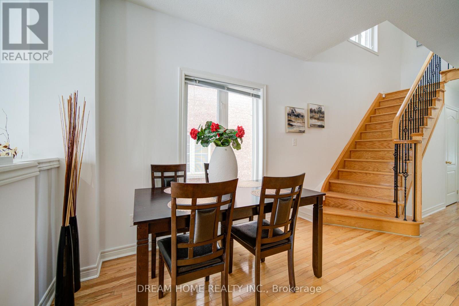 208 Tom Taylor Crescent, Newmarket, Ontario  L3X 3E8 - Photo 9 - N12852798