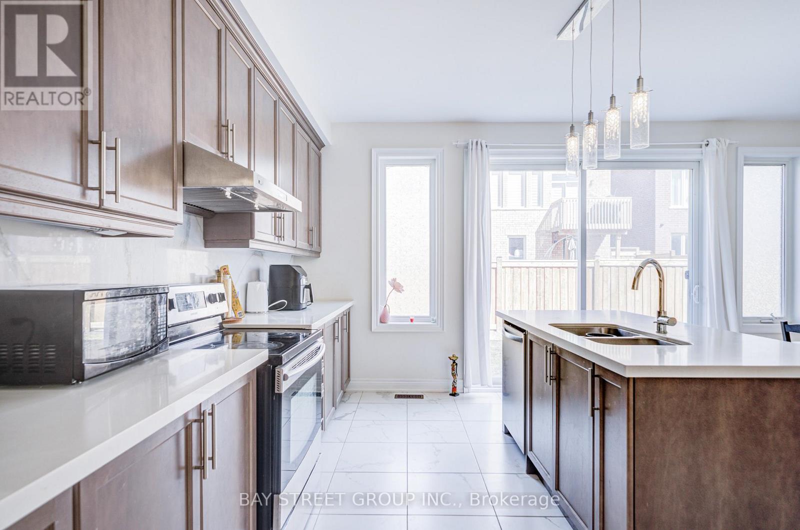 152 Ben Sinclair Avenue, East Gwillimbury, Ontario  L9N 0Z2 - Photo 7 - N12859002