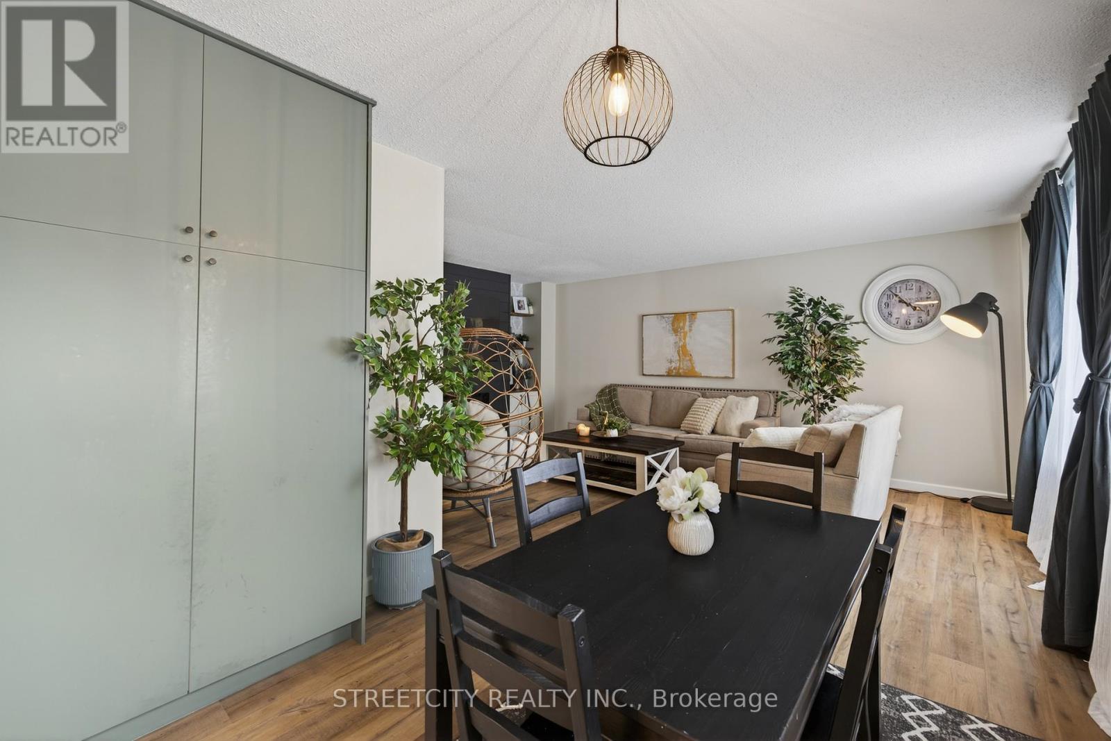 Photo 16 of 34 for 282 Homestead Crescent