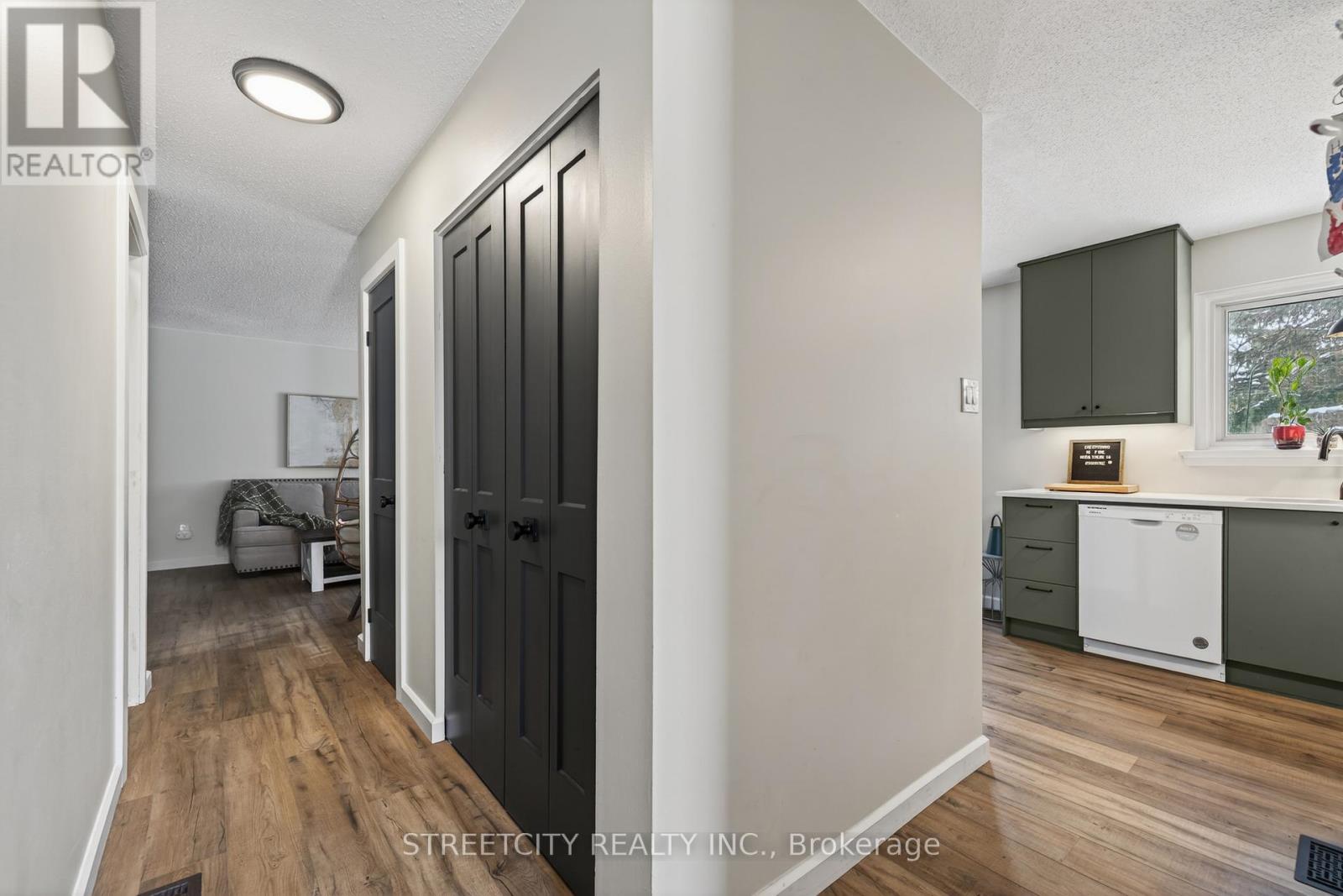 Photo 17 of 34 for 282 Homestead Crescent