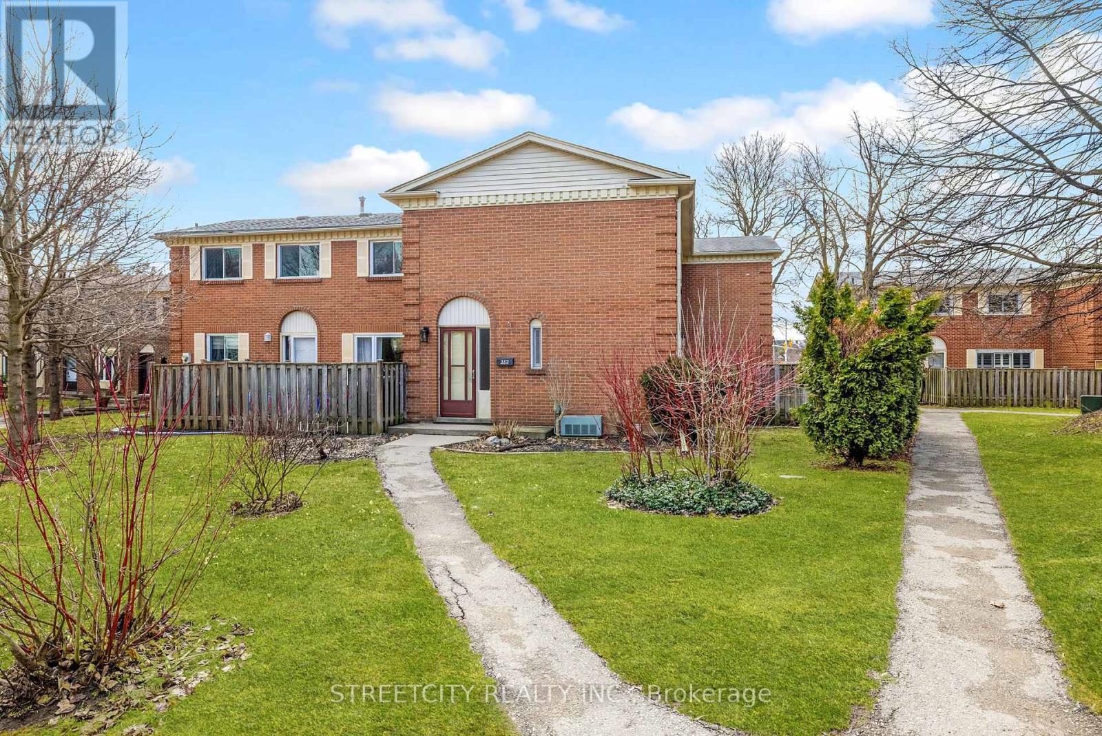 Photo 2 of 34 for 282 Homestead Crescent