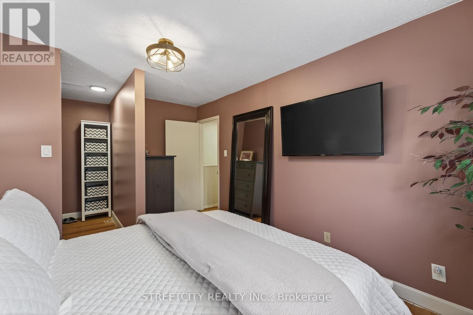 Photo 21 of 34 for 282 Homestead Crescent