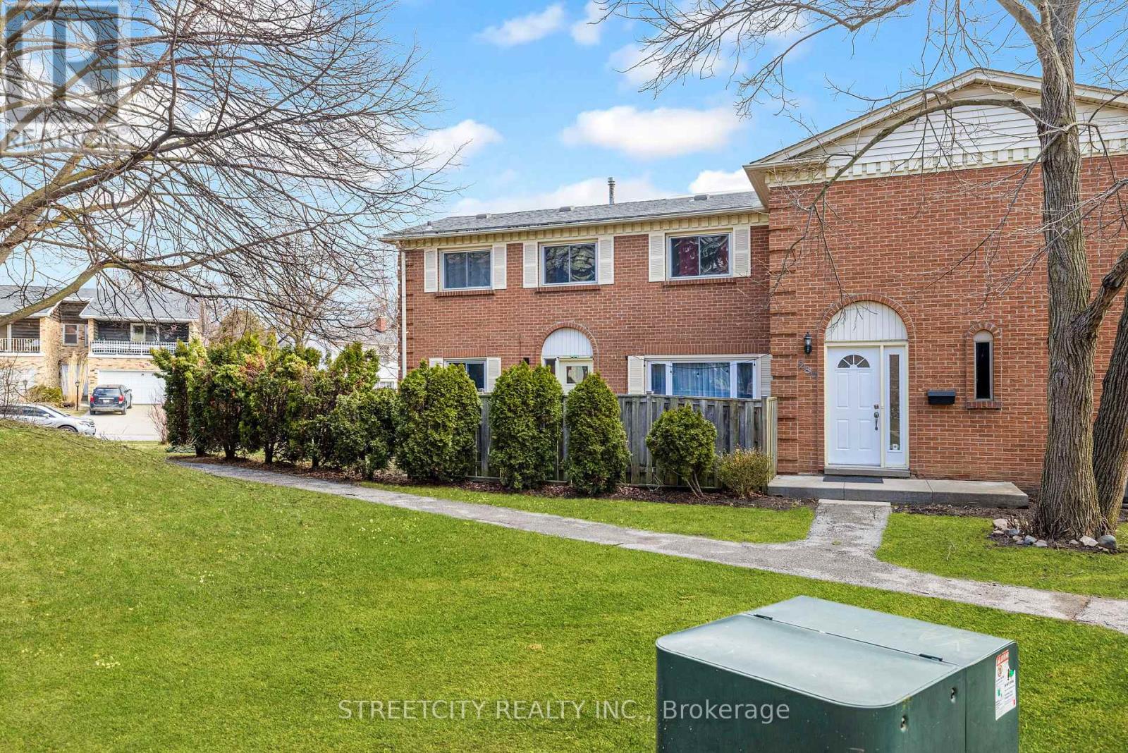 Photo 3 of 34 for 282 Homestead Crescent