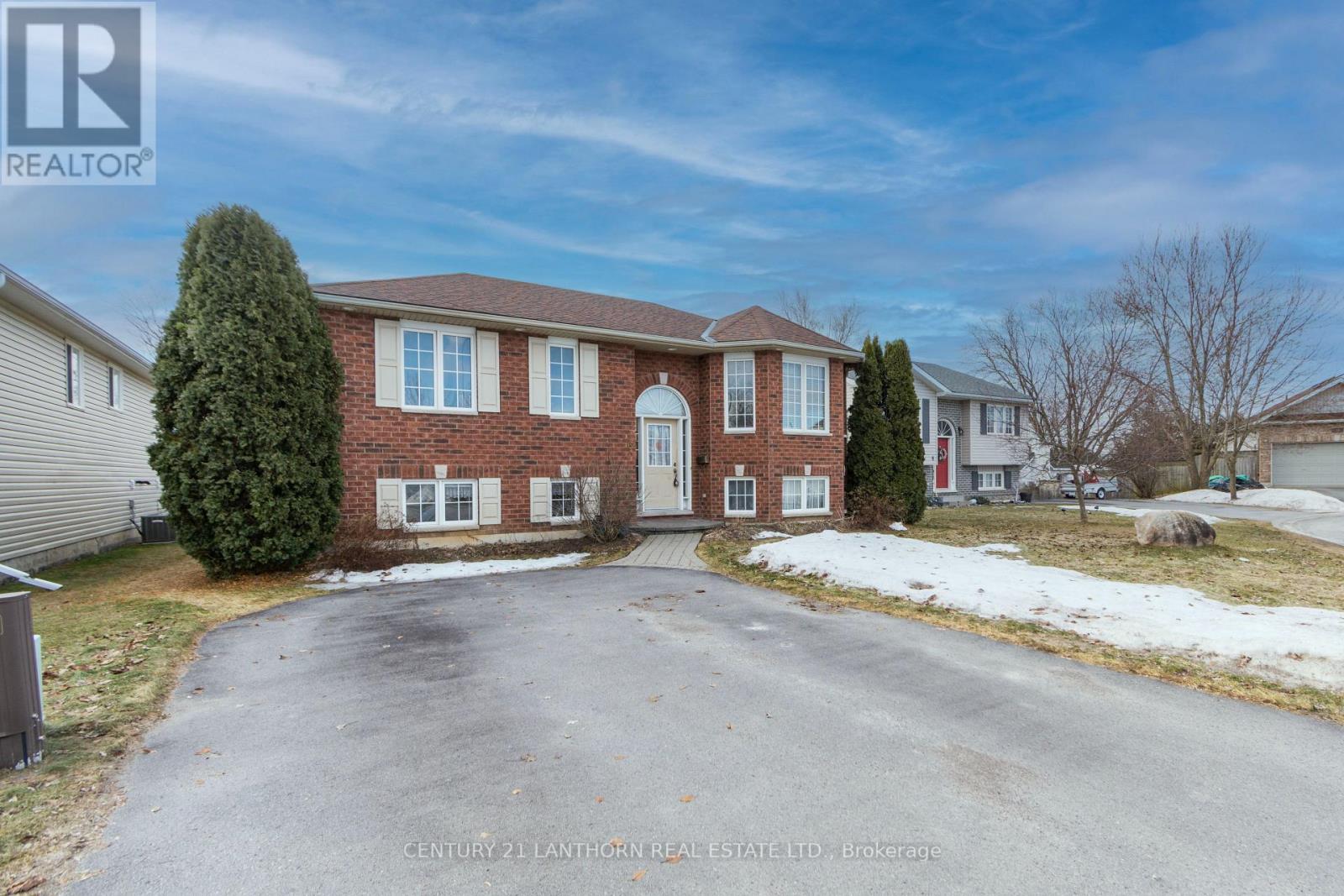 6 Chisholm Square, Belleville, Ontario  K8N 5Z4 - Photo 2 - X12879118