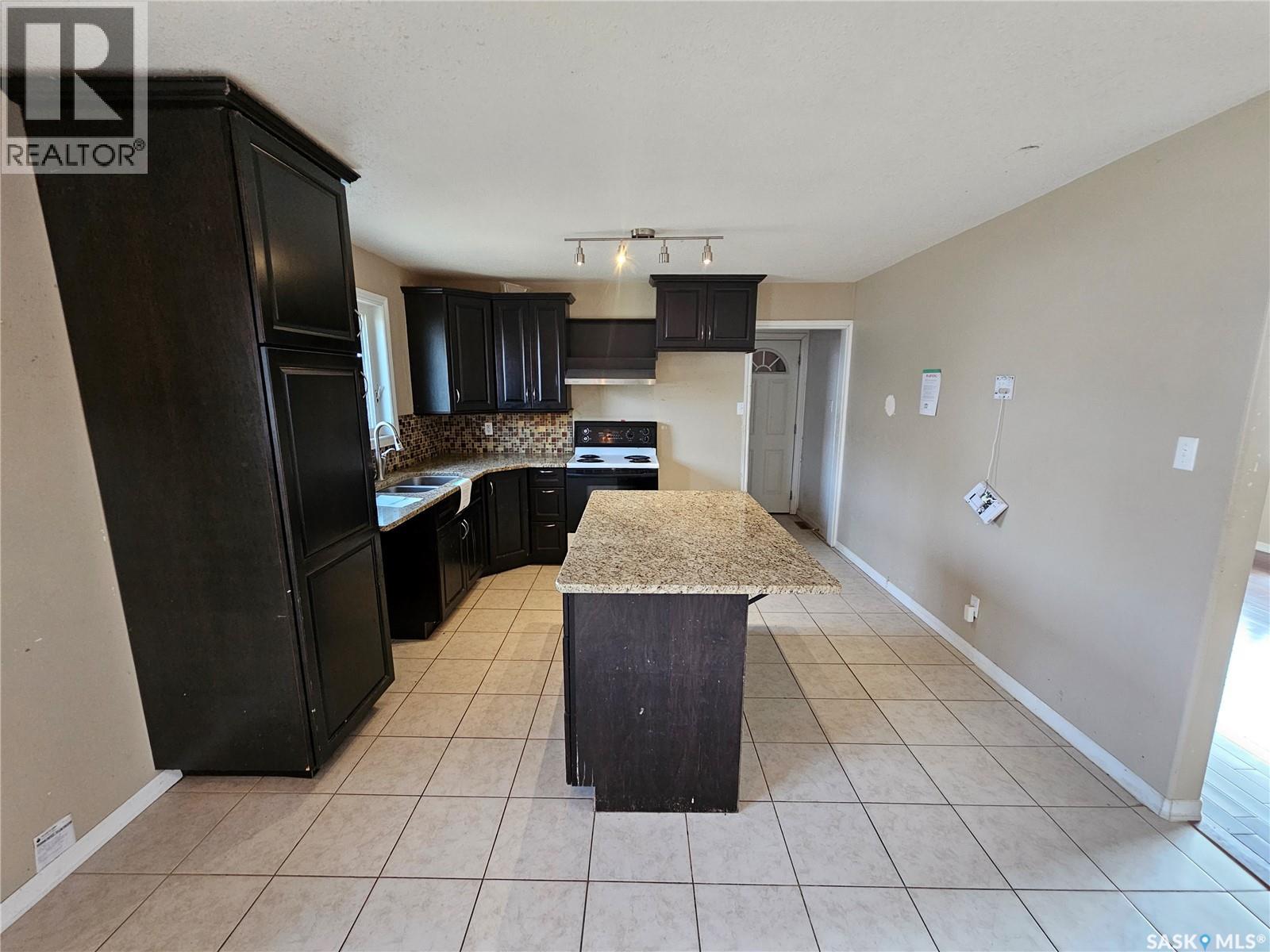 235 James Street, Kisbey, Saskatchewan  S0C 1L0 - Photo 10 - SK030373