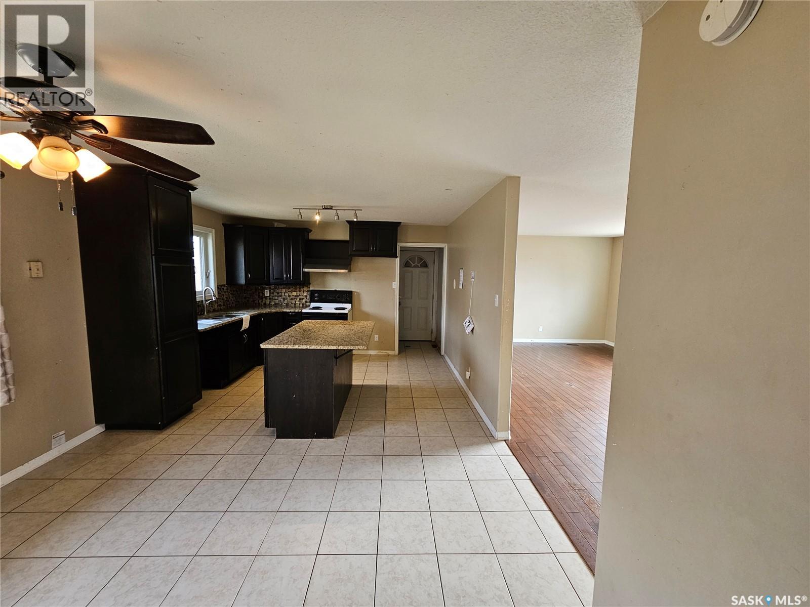 235 James Street, Kisbey, Saskatchewan  S0C 1L0 - Photo 11 - SK030373