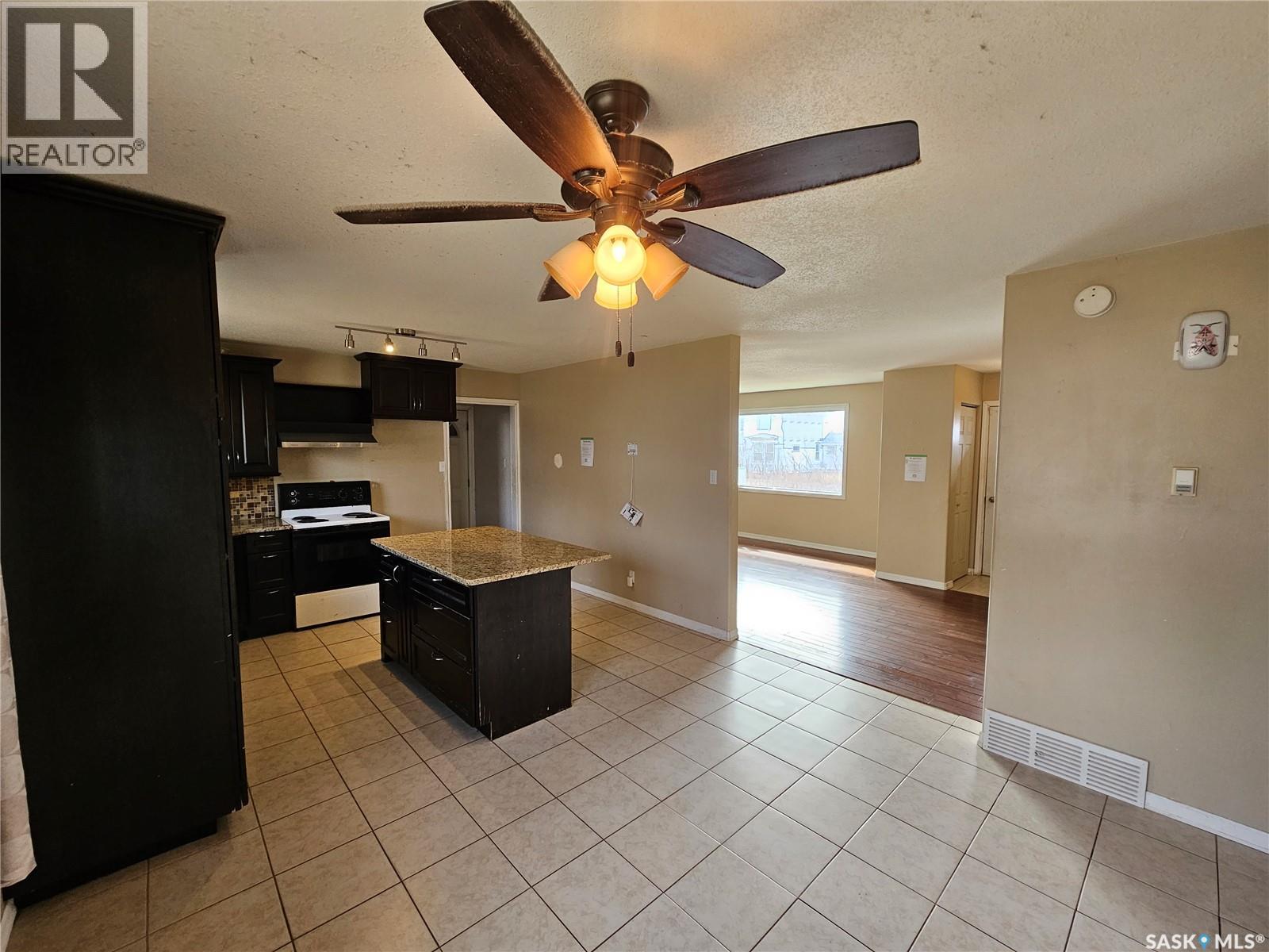 235 James Street, Kisbey, Saskatchewan  S0C 1L0 - Photo 15 - SK030373