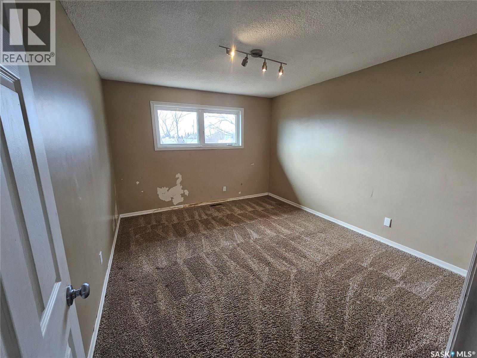 235 James Street, Kisbey, Saskatchewan  S0C 1L0 - Photo 23 - SK030373