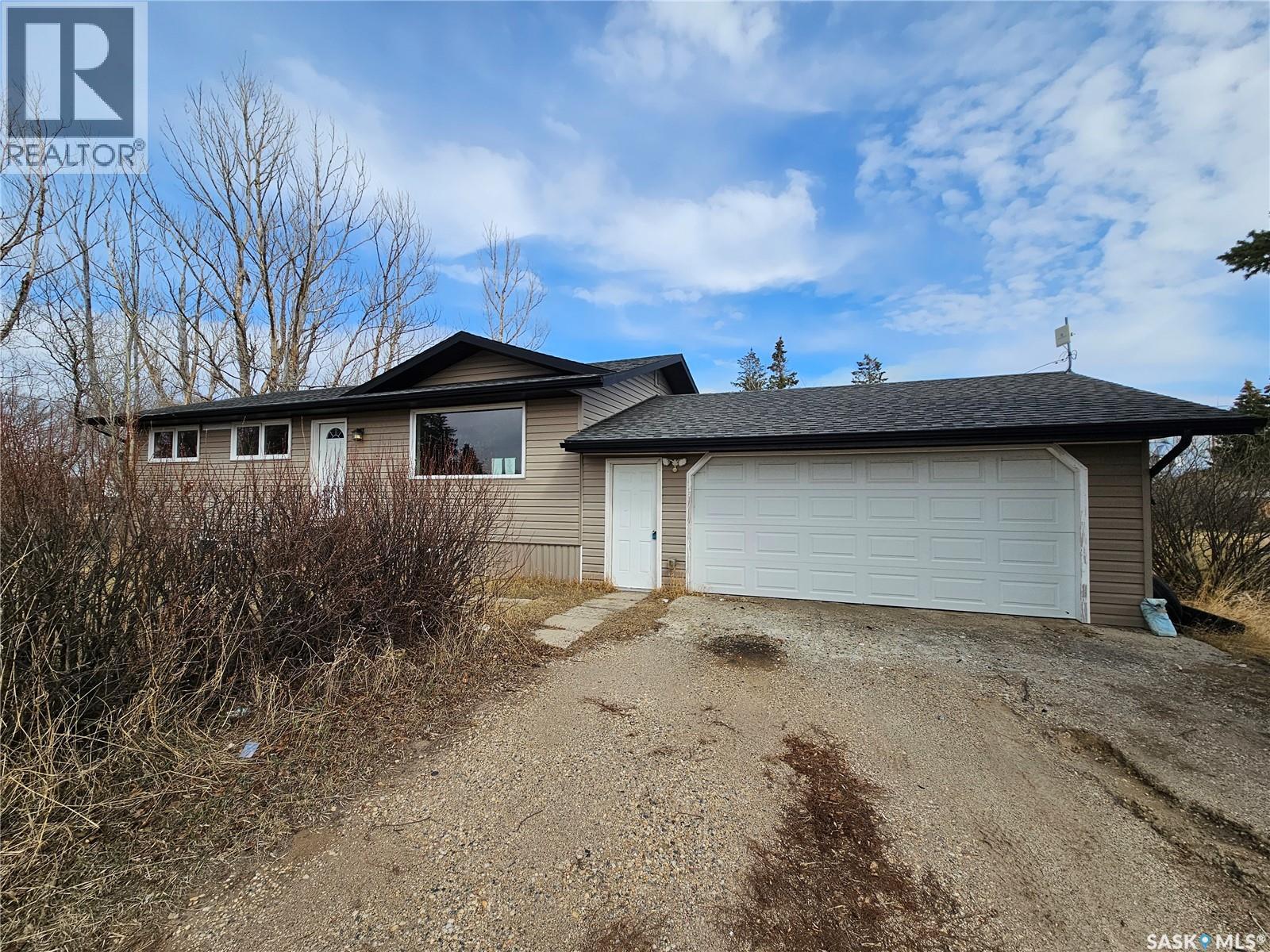 235 James Street, Kisbey, Saskatchewan  S0C 1L0 - Photo 3 - SK030373