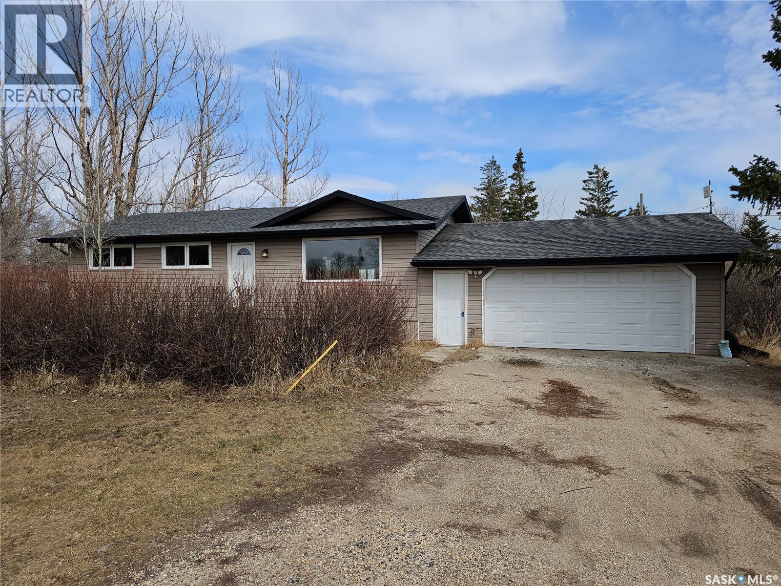 235 James Street, Kisbey, Saskatchewan  S0C 1L0 - Photo 4 - SK030373