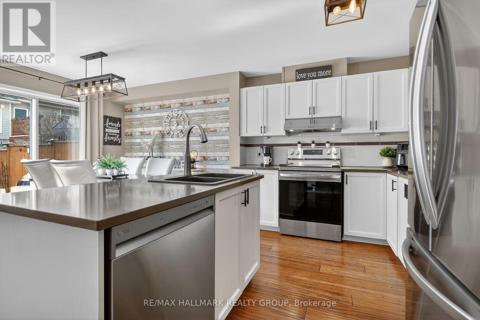 54 Charleston Street, Ottawa, Ontario  K2G 7G1 - Photo 12 - X12879148