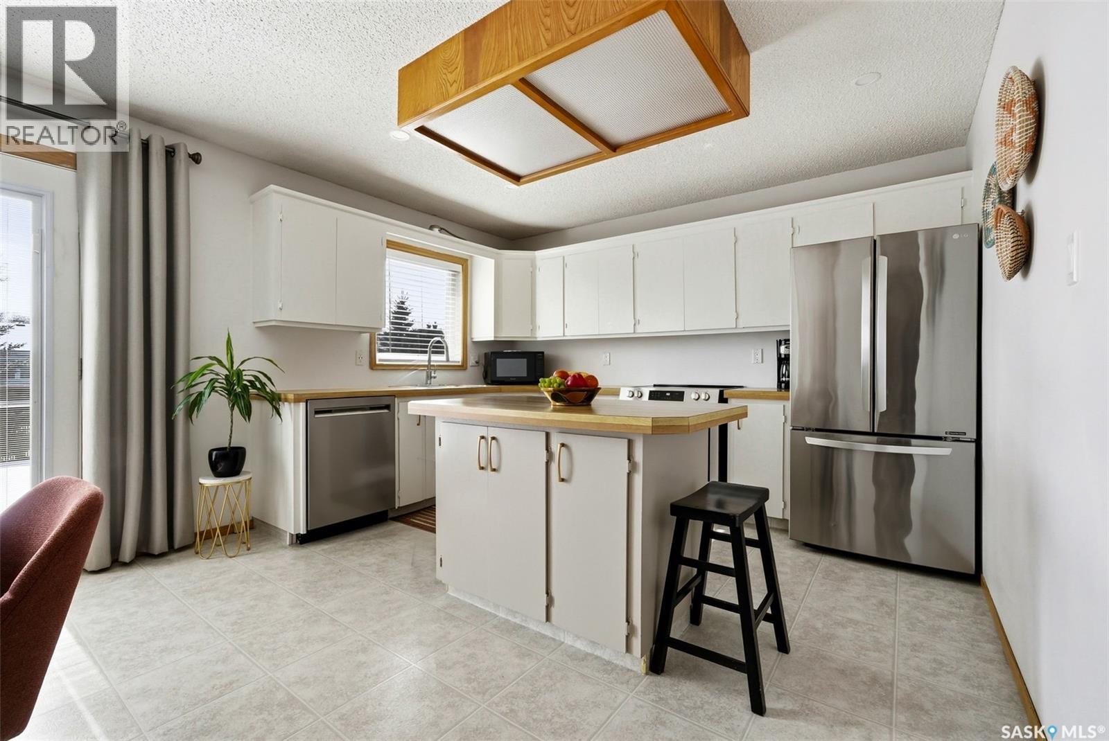 7023 Sherwood Drive, Regina, Saskatchewan  S4X 2V5 - Photo 8 - SK030320