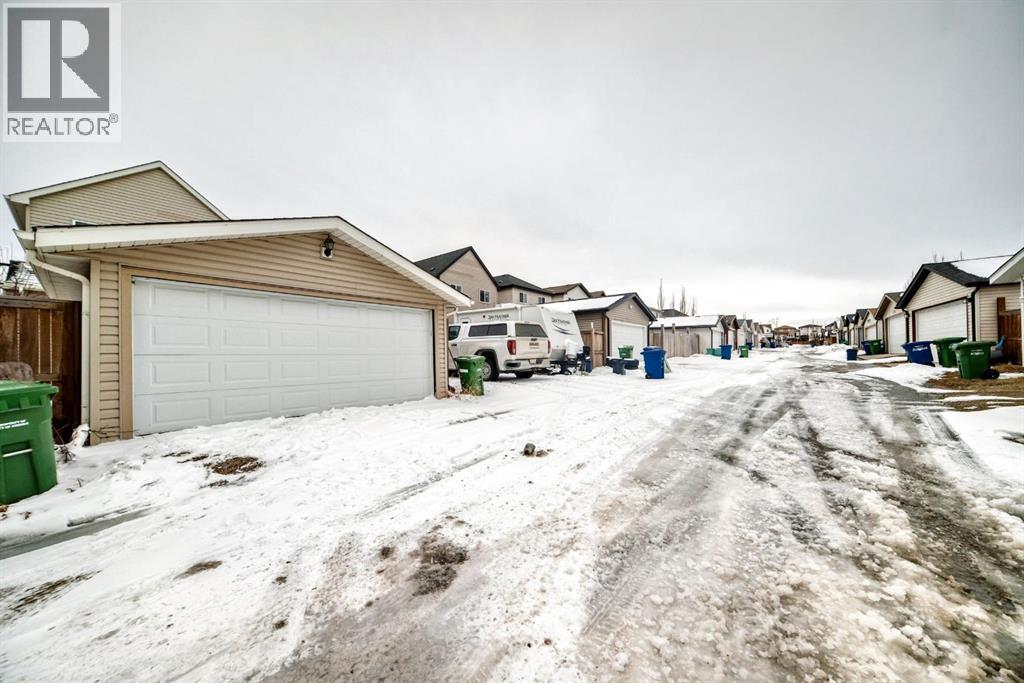 10 Reunion Grove Nw, Airdrie, Alberta  T4B 0Z7 - Photo 35 - A2292885