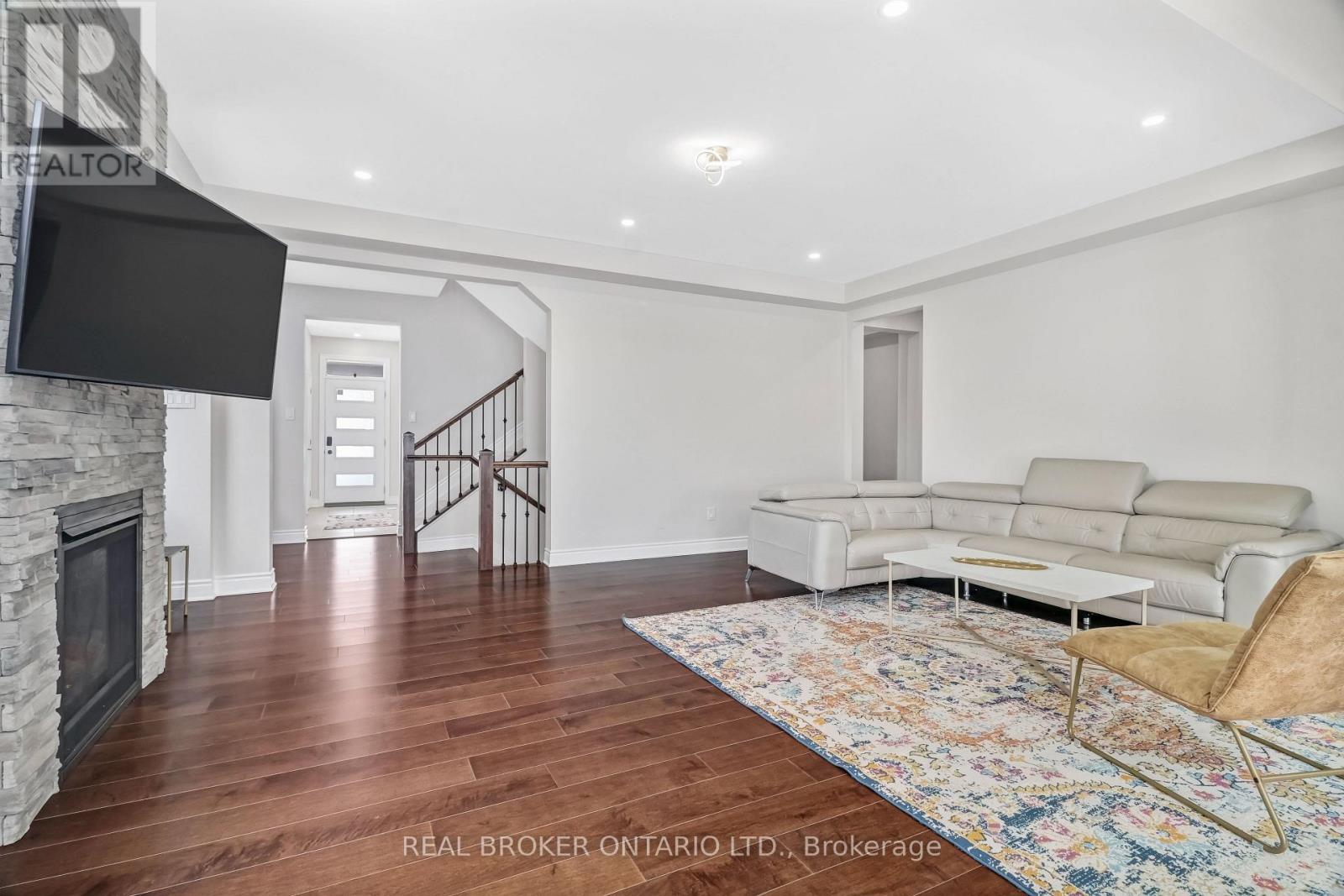 642 Continental Avenue, Ottawa, Ontario  K2V 0R1 - Photo 4 - X12836356