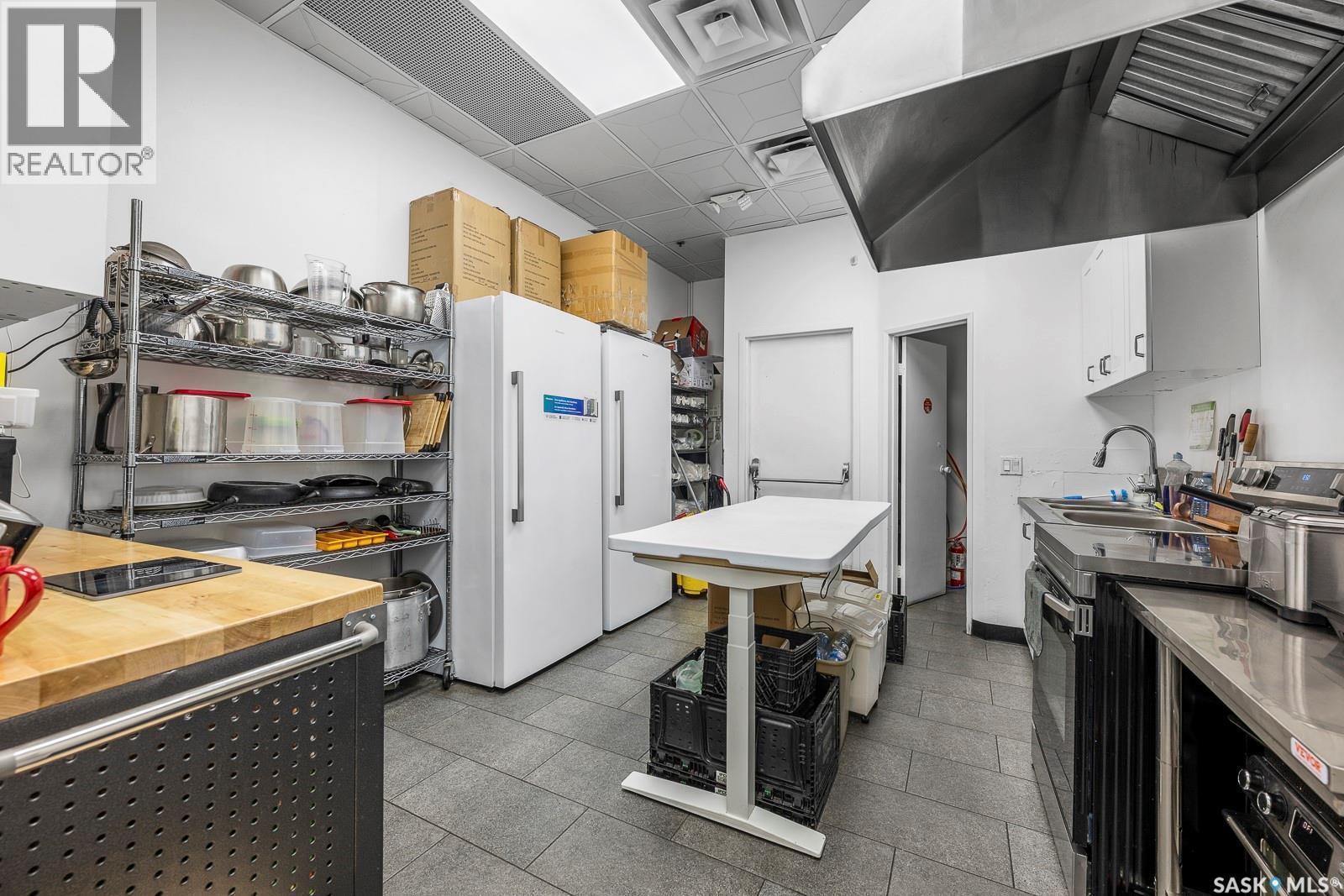 38 2223 Victoria Avenue, Regina, Saskatchewan  S4N 6E4 - Photo 4 - SK030279