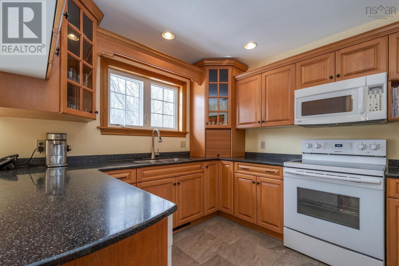 33 Oak Island Road, Avonport, Nova Scotia  B4P 2R3 - Photo 9 - 202604501