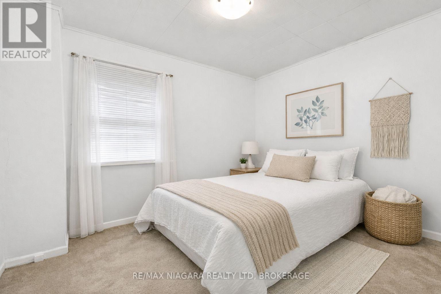 32 Page Street, St. Catharines, Ontario  L2R 4A5 - Photo 13 - X12879224