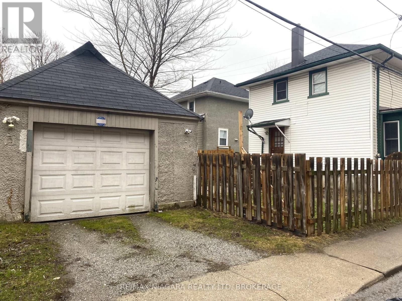 32 Page Street, St. Catharines, Ontario  L2R 4A5 - Photo 17 - X12879224