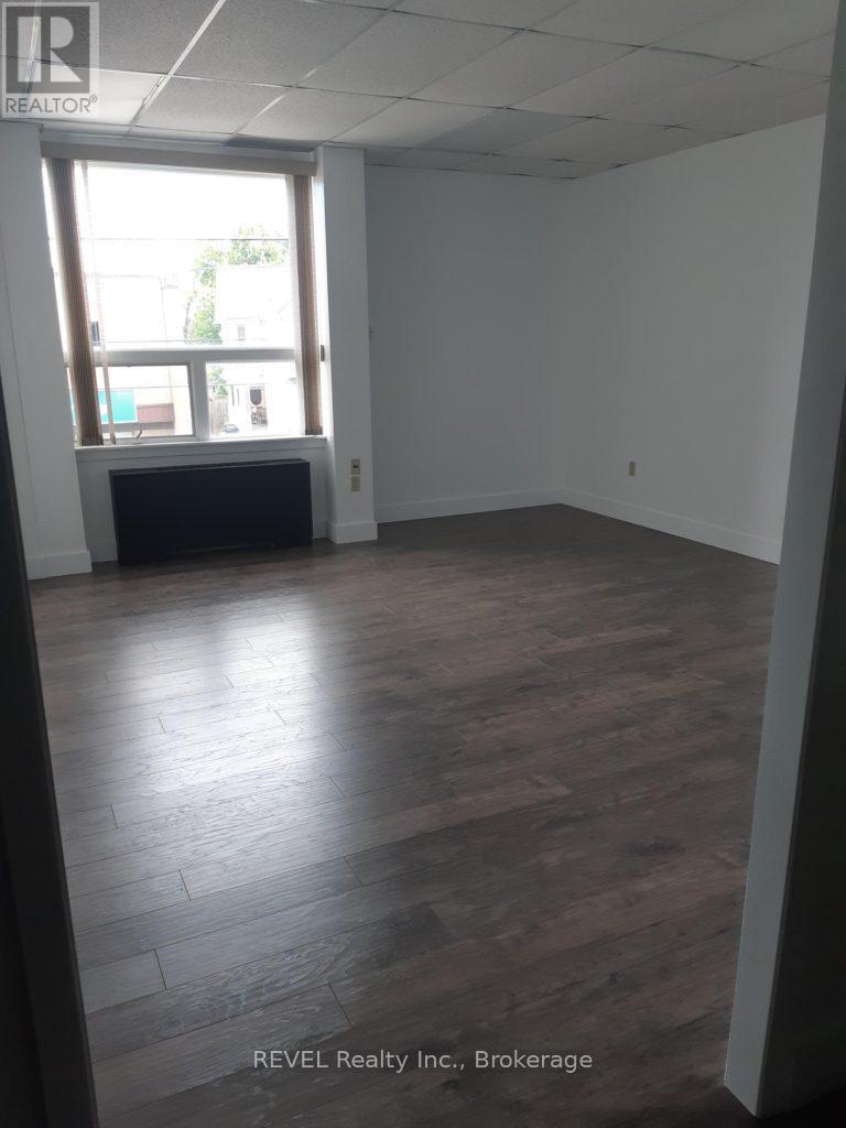 203a&b - 112 Queenston Street, St. Catharines, Ontario  L2R 2Z4 - Photo 3 - X12879264