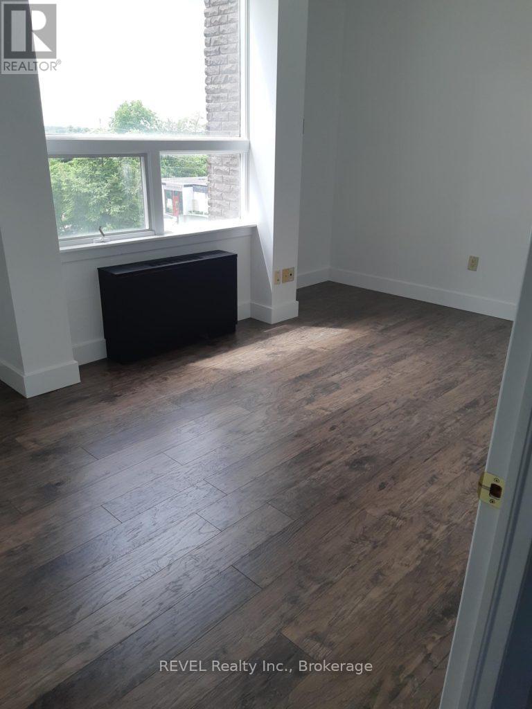 203a&b - 112 Queenston Street, St. Catharines, Ontario  L2R 2Z4 - Photo 4 - X12879264