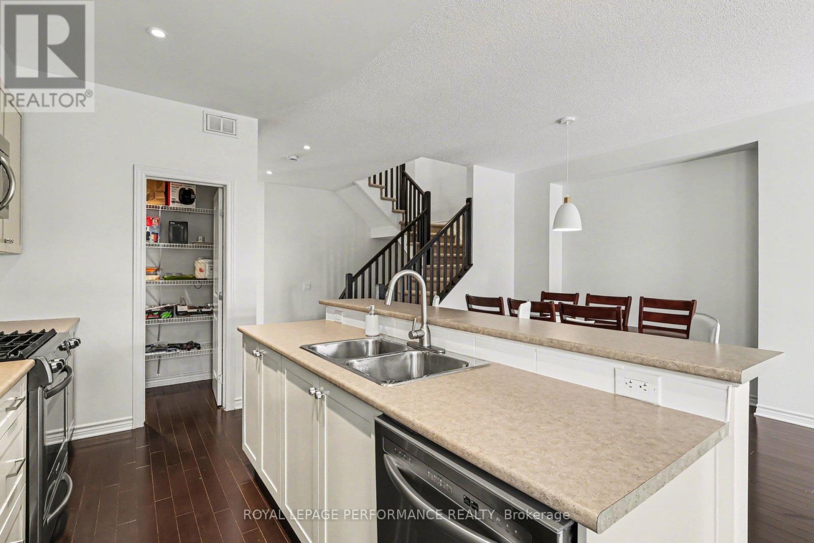 810 White Alder Avenue, Ottawa, Ontario  K1T 0G2 - Photo 6 - X12847700