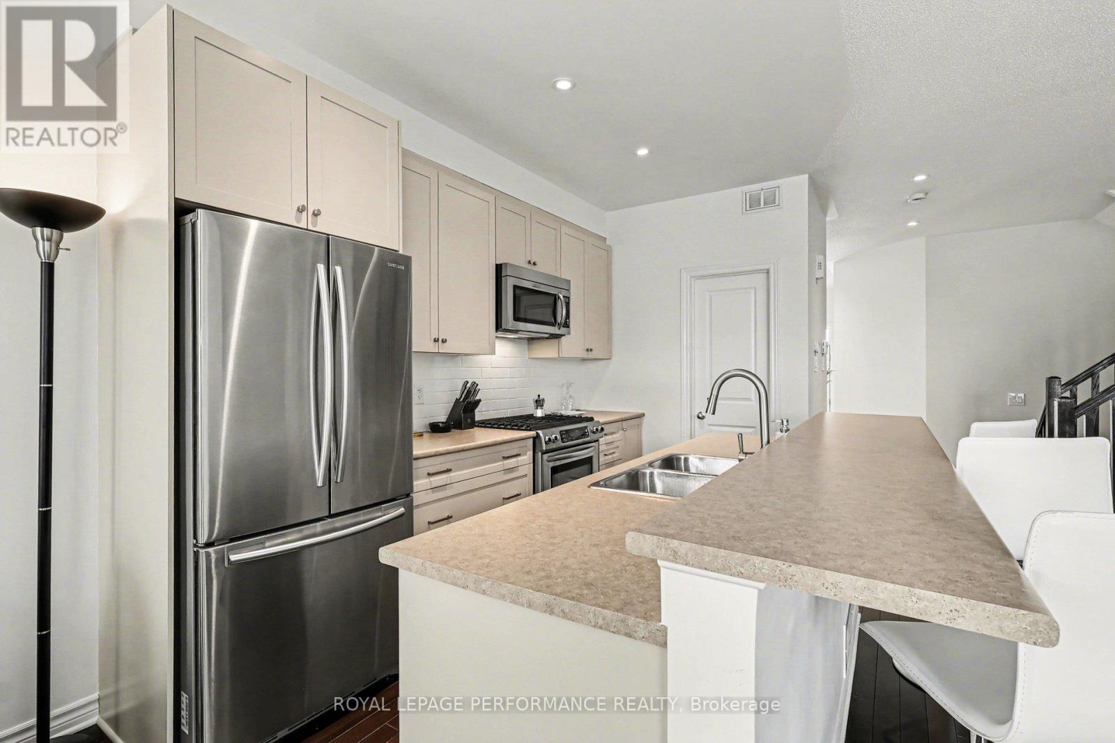 810 White Alder Avenue, Ottawa, Ontario  K1T 0G2 - Photo 7 - X12847700